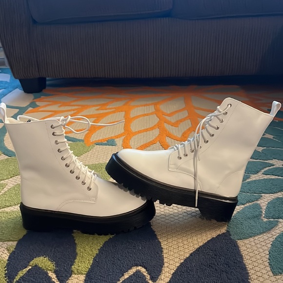 Shein White And Black Boots - Picture 3 of 4